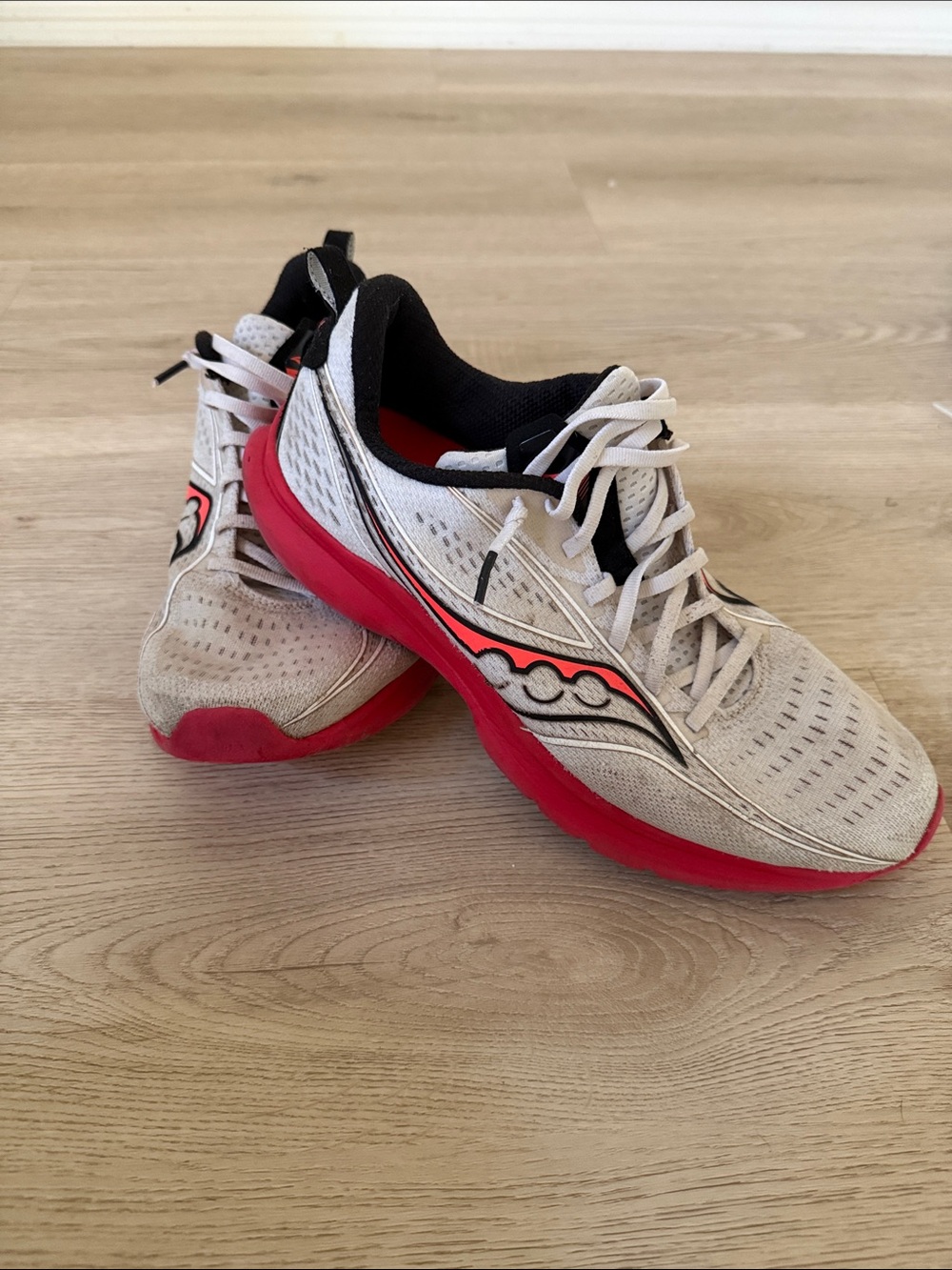 Source Unknown Men's Athletic Shoes — White and Red